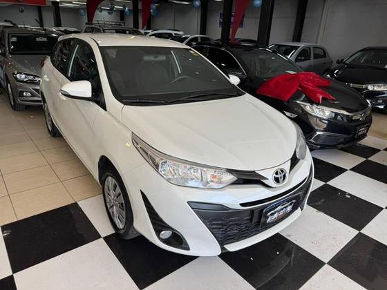TOYOTA YARIS 1.3 16V FLEX XL LIVE MANUAL TOYOTA YARIS 1.3 16V FLEX XL LIVE MANUAL